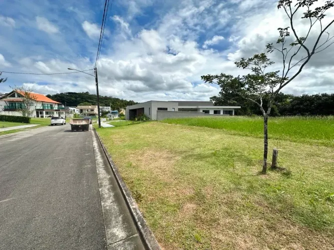 TERRENO À VENDA NO ALPHAVILLE FRANCISCO BRENNAND | 550m² | FUNDO MATA