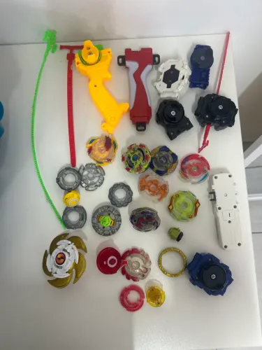 Arena original beyblade + beyblades diversas