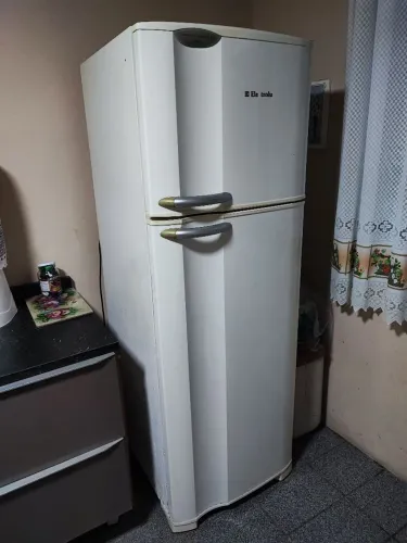 Geladeira Electrolux Air flow sustém DC 38
