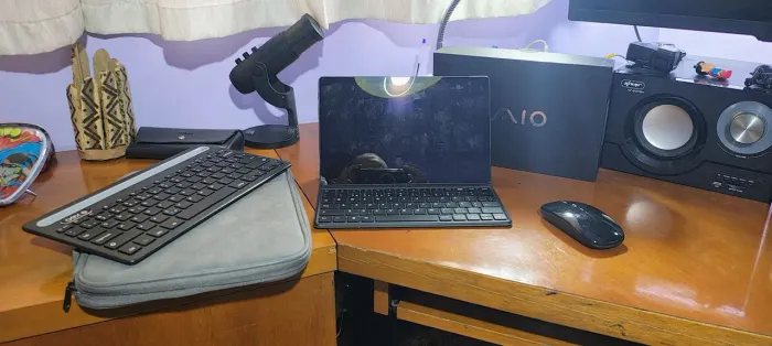 Tablet Sony Vaio com case, mouse bluetooth e recarregável, capinha magnética com teclado