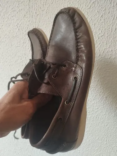Sapato em couro legítimo original,leve, resistente e muito confortável número 40