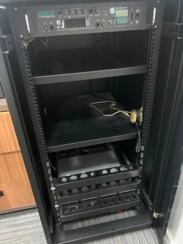 Rack Servidor 19" de Piso 24U (aprox.) - Porta de Vidro - Profundidade 83 cm