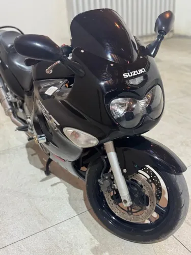Moto Suzuki GSXF 750 cilindradas ano 2008