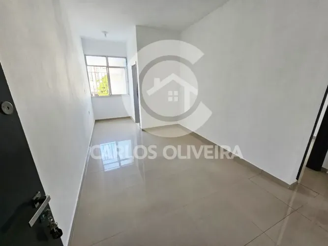 Imóvel para aluguel possui 60m² com 2 quartos e lance de escada 1 vaga em Méier - RJ