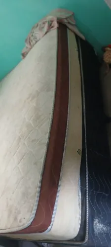 Cama queen super confortável 