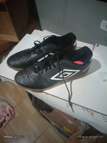 ? Chuteira Umbro Futsal - Tam. 43