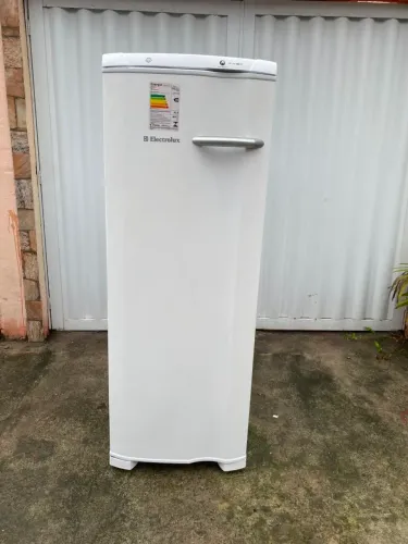 Freezer Eletrolux novo