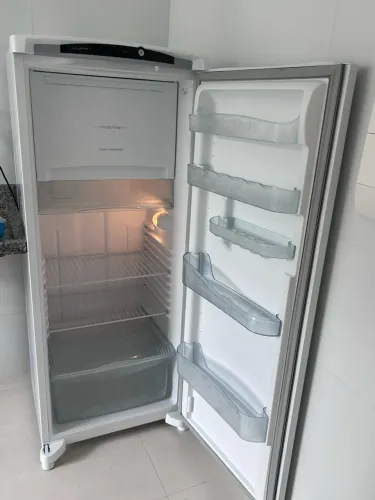 Vendo geladeira Consul, frost free, nova!!
