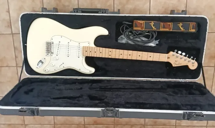 Guitarra Fender American Standard Stratocaster USA 2011 (Fabricada nos EUA) original