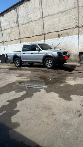 Mitsubishi L200 Outdoor HPE 2.5 4X4 CD T.dies. Mec. 2012