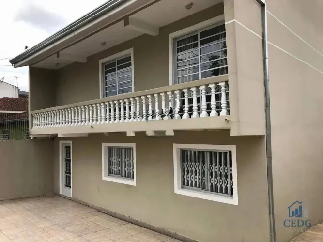Sobrado com 4 quartos e terreno de 504 m² no Xaxim