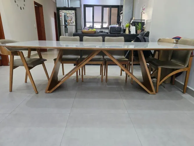 Mesa de jantar +10 cadeiras
