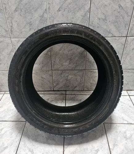 Pneu Minerva F110 275/40/20