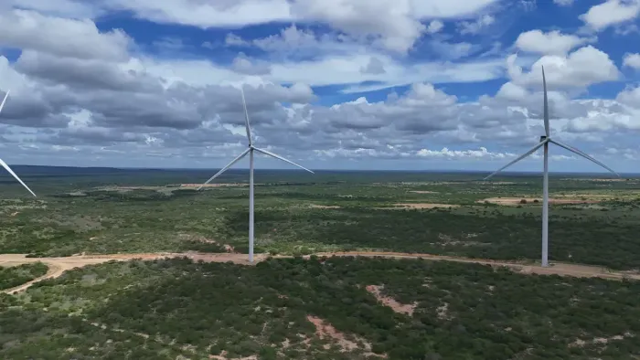 fazenda com 12 aerogeradires  com 770 hectares  com renda de R$42.300.00 fixo