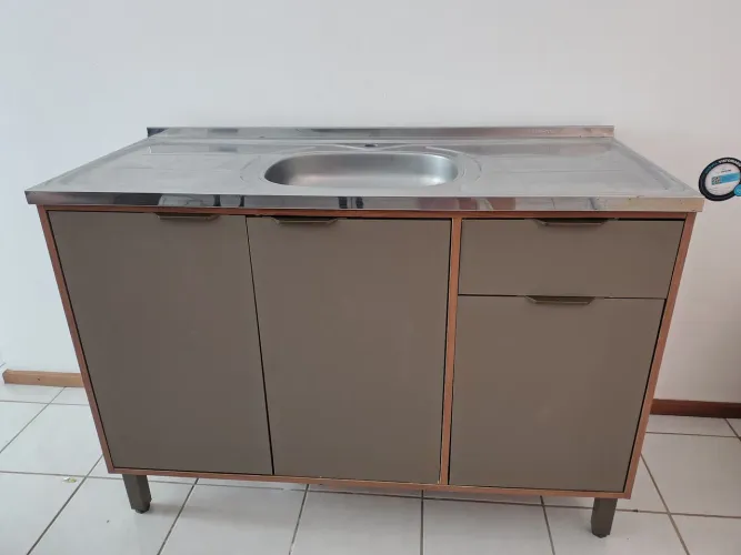 Balcão de cozinha com pia inox