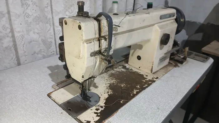 Máquina de Costura Industrial Reta Transporte Triplo