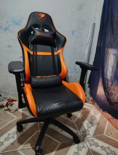 Cadeira Gamer Cougar - toda funcional! Oportunidade!