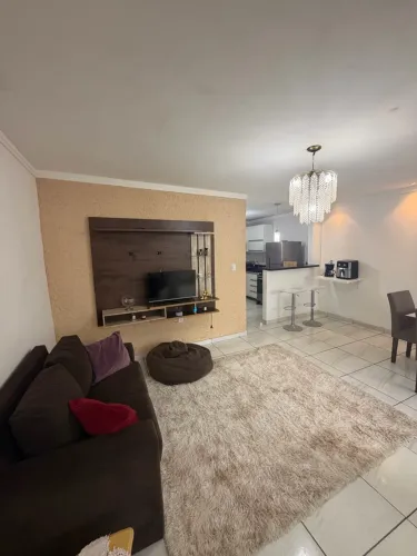 ALUGA-SE CASA MOBILIADA E FINAMENTE DECORADA