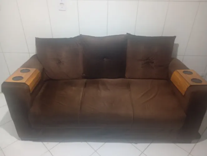 Sofá de três lugares Semi-novo motivo mudança de estado