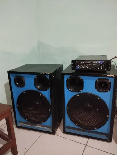 Caixa de som com fone de 15 e amplificador