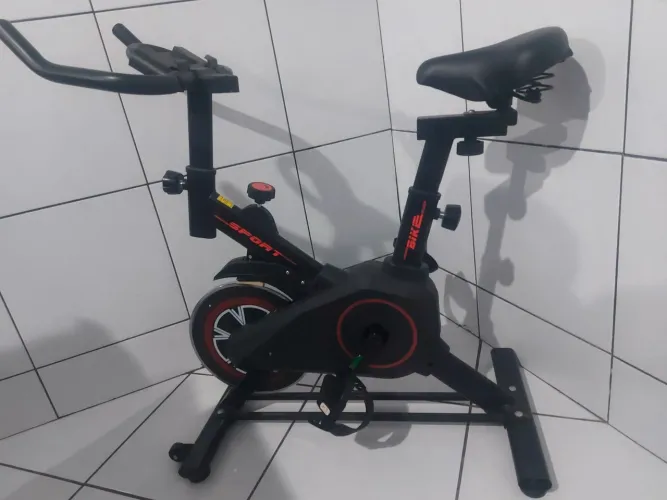 Bicicleta Spinning ergometrica Fitness para cardio e musculação