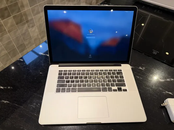 MacBook Pro A1398 i7 16gb excelente 512 ssd