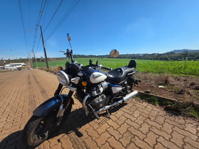 Super Meteor 650 celestial blue