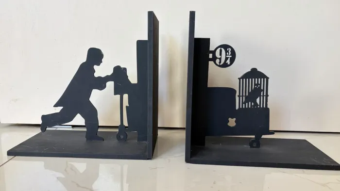 Aparador de Livros Harry Potter - Plataforma 9¾ | Decoração Geek