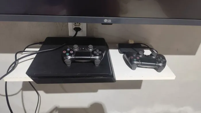 Playstation 4 slim