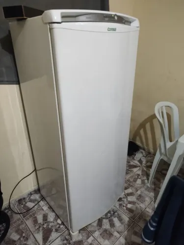 Vendo geladeira e cama