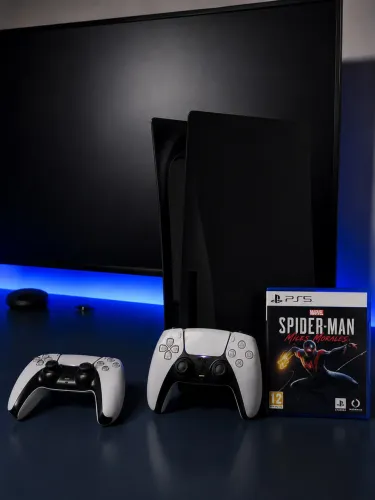 Playstation 5 mídia física e digital 2 Controles + Jogo Homem Aranha Miles