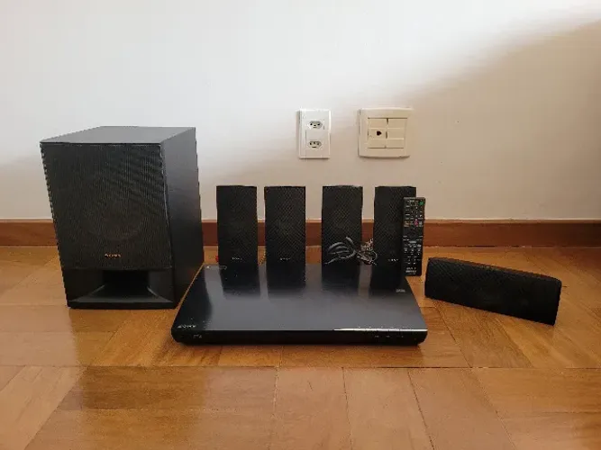 Home Theater Sony HBD-E290 com Blu-Ray e Caixas