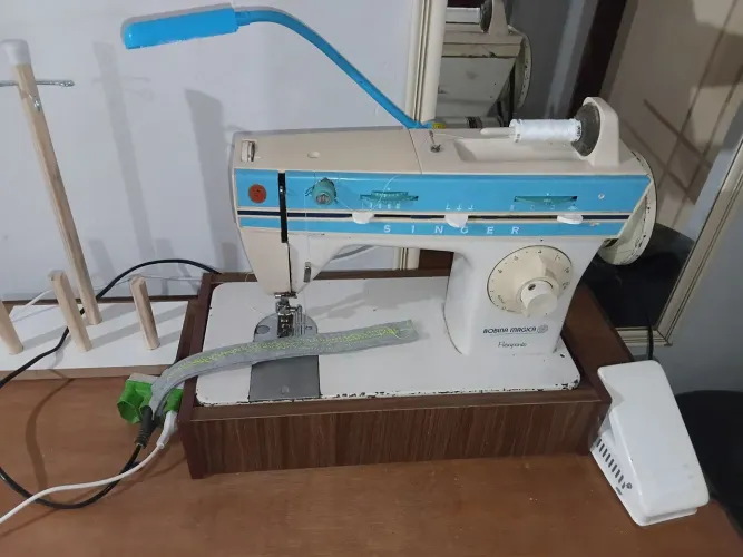 Maquina de costura singer 260