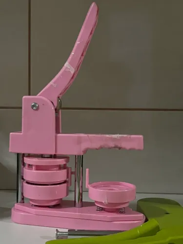 Máquina para fazer botão 