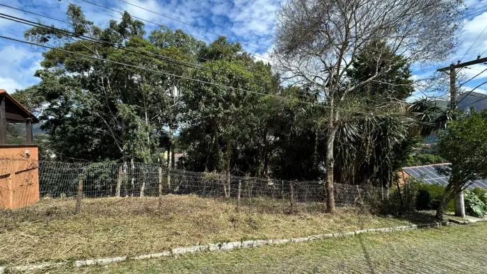 Ótimo terreno em condomínio fechado a apenas 500mts do Centro de Friburgo!
