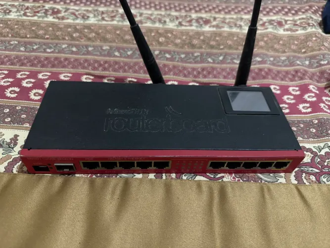 Roteador MikroTik RB2011UiAS-2HnD-IN 2.4 GHz Com 10 Portas LAN e Hotspot