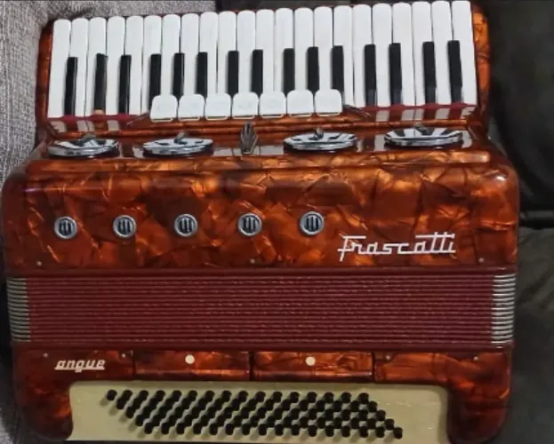 Acordeon 80 baixos Frascatti - Vermeho