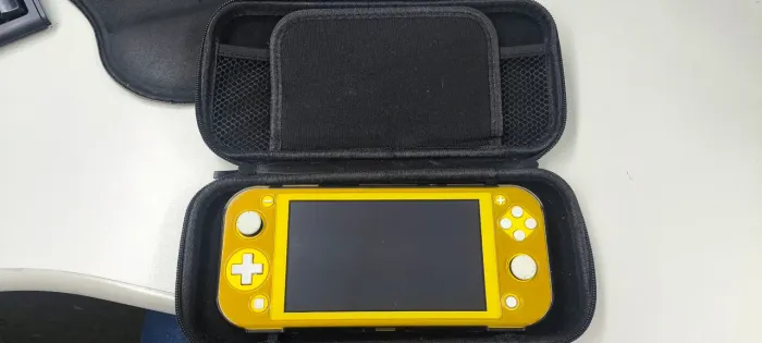 Nintendo switch lite (amarelo)