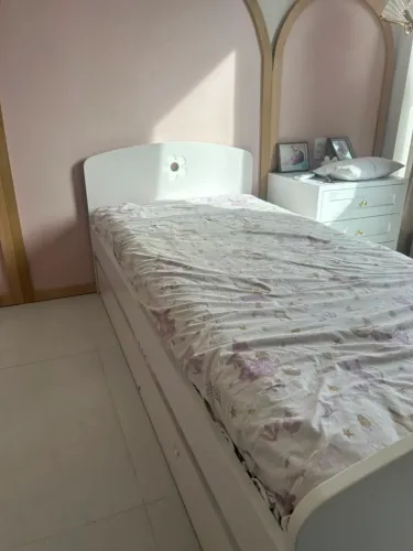 Cama de solteiro patchflower com cama inferior
