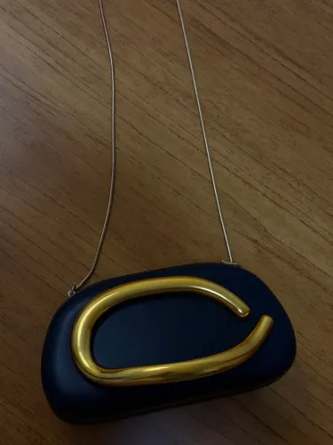 Bolsa preta detalhe dourado nova (nunca usada)