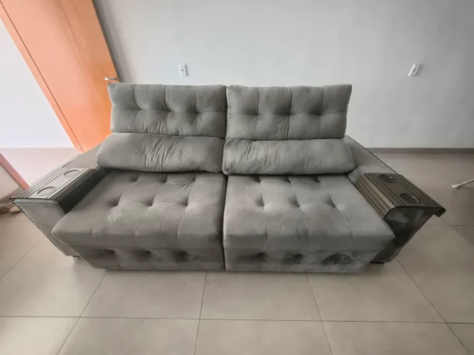 Sofa retrátil reclinável bem conservado