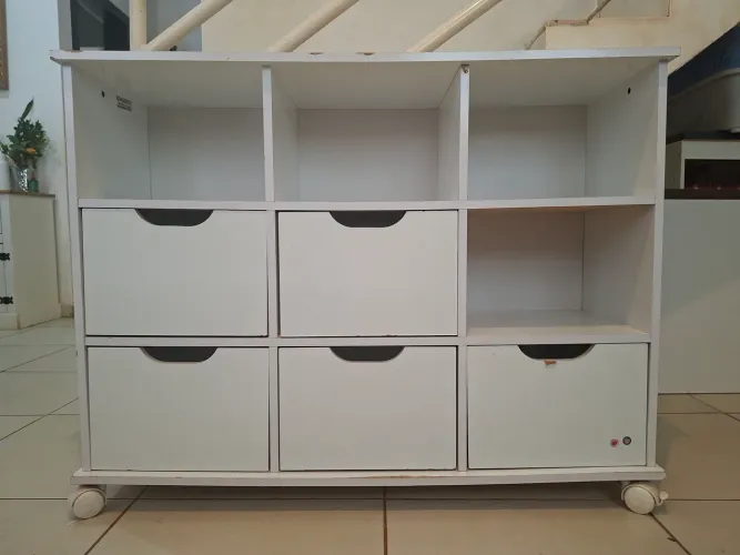 Móvel para livros ou brinquedos