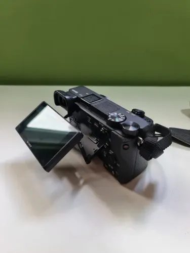 Câmera Mirrorless Sony a6400 + Lente Objetiva Sony E SEL18200 + Lente kit