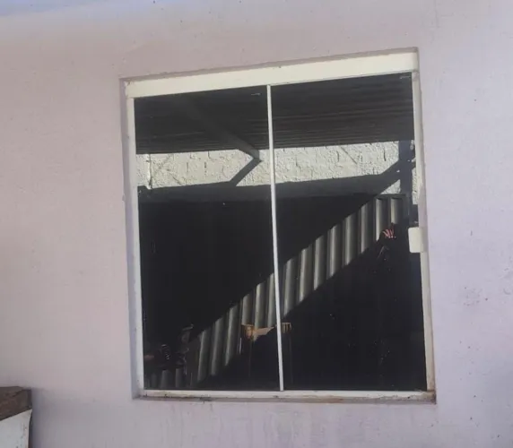 Janela de vidro fumê