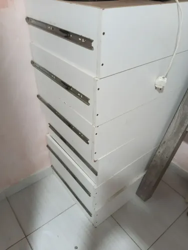 Várias gavetas em ótimo estado