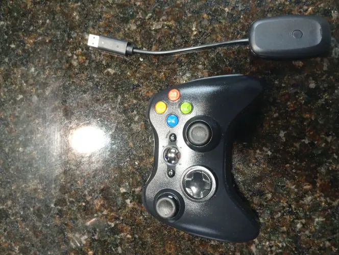 Controle Xbox e adaptador