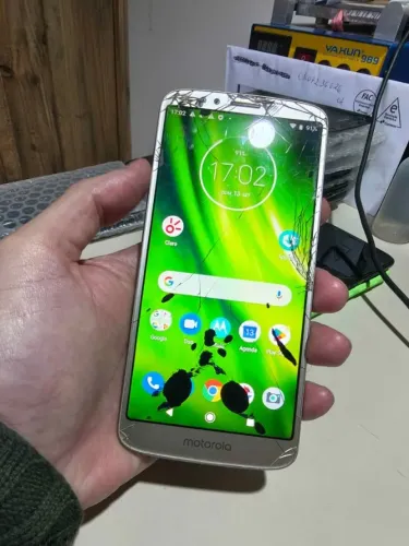 Moto G6 play funcionando perfeitamente!!! Apenas tela com marcas , tudo ok, baratinho !!!!