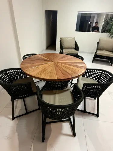 Mesa com 5 cadeiras em corda náutica 