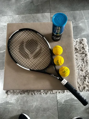 Raquete Artengo com kit bolas.