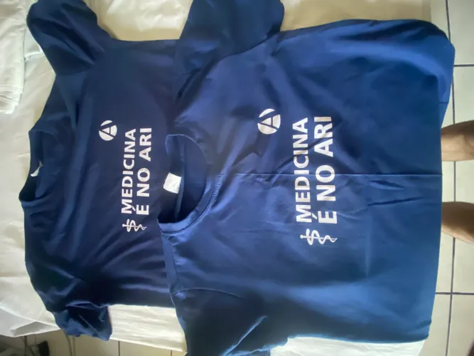 Duas Camisetas Medicina é no Ari tamanho P